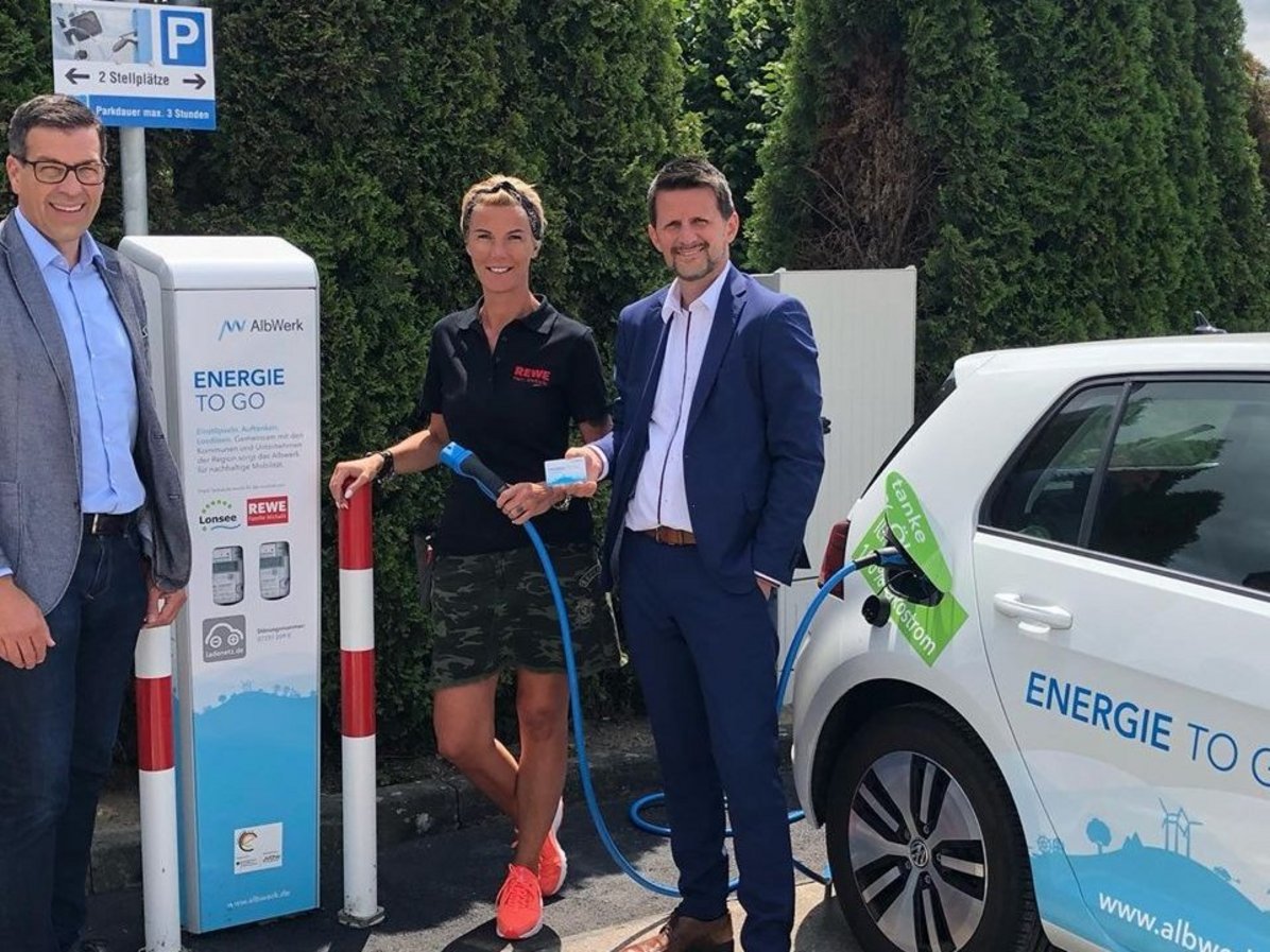 Inbetriebnahme der E-Ladesäule am Standort Parkplatz REWE-Markt Lonsee